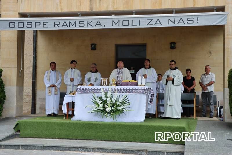 Foto: Misa uočnica na &Scaron;ćitu