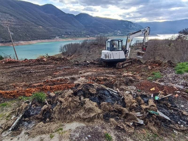 Foto: Mje&scaron;tani Mlu&scaron;e očistili ilegalnu deponiju