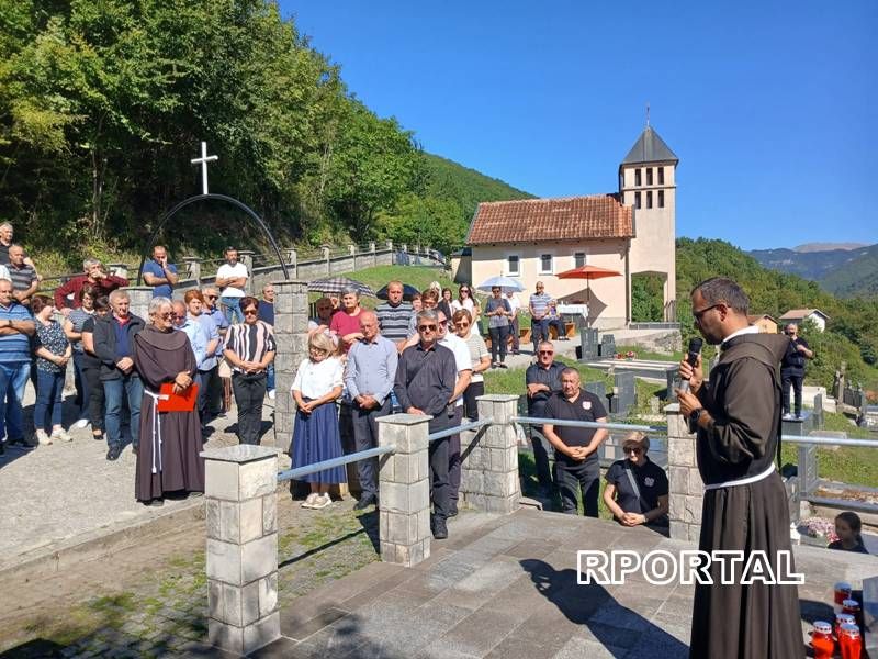 Foto: Obilježena 32. obljetnica zločina na Hudutskom