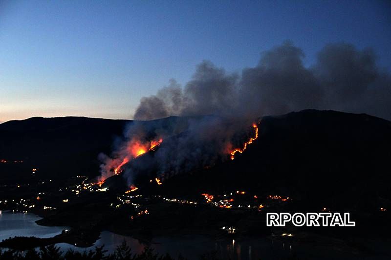 Foto: Požar se ra&scaron;irio na dva kraka i nije pod nadzorom