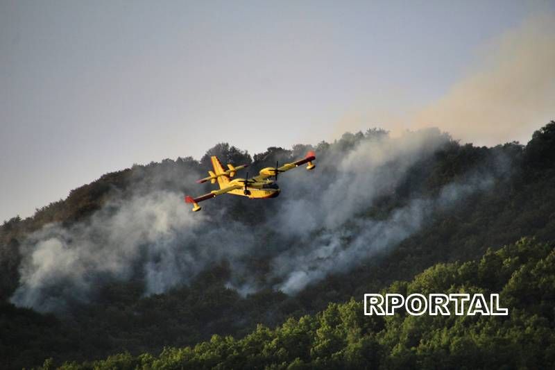 Požar ponovno aktivan, spu&scaron;ta se prema Mlu&scaron;i