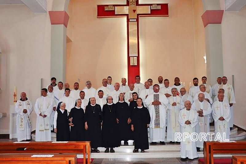 Foto: Župa Prozor &ndash; Dan posvete crkve, Zlatna misa i Dan duhovnih zvanja